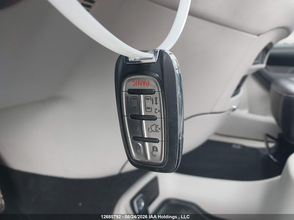 2023 CHRYSLER PACIFICA TOURING L — I11