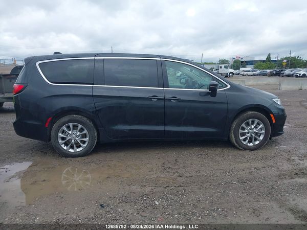 2023 CHRYSLER PACIFICA TOURING L — I13