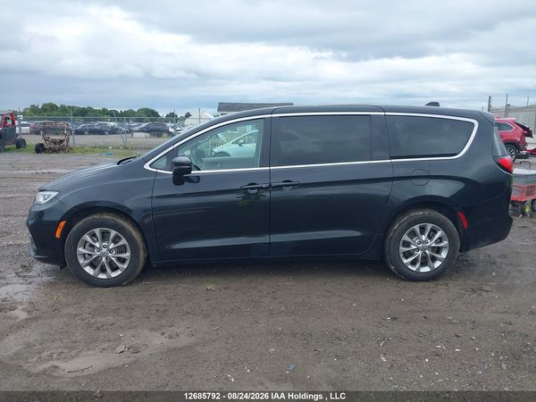 2023 CHRYSLER PACIFICA TOURING L — I14