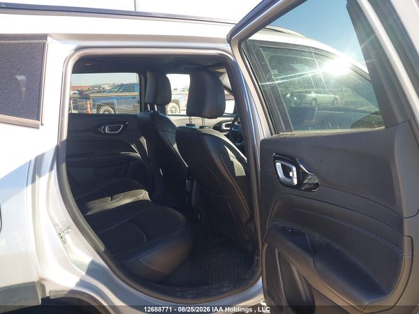 2025 JEEP COMPASS LATITUDE LUX — I8