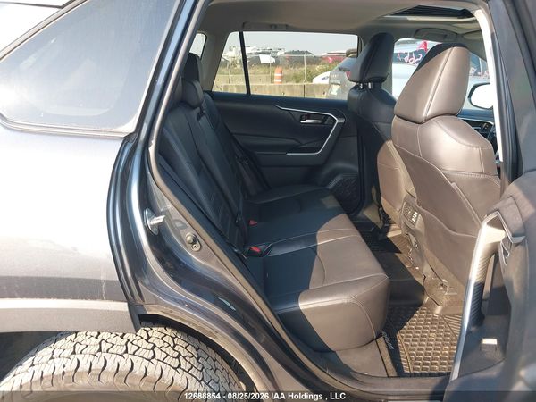 2019 TOYOTA RAV4 XLE — I8