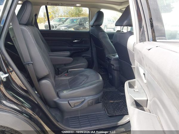 2024 TOYOTA GRAND HIGHLANDER LIMITED/XLE — I8