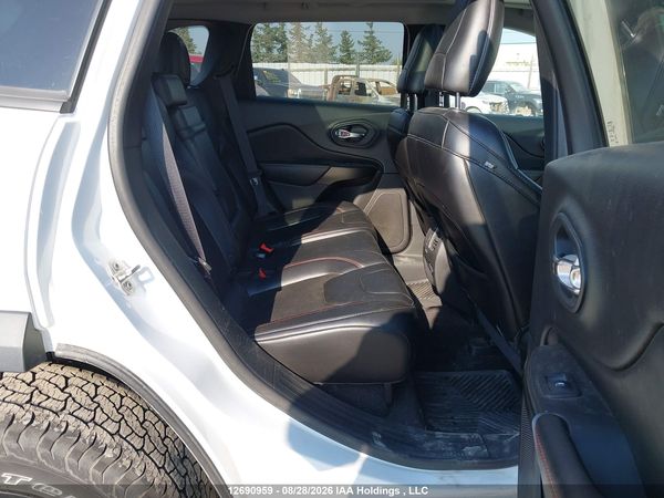 2019 JEEP CHEROKEE TRAILHAWK — I8