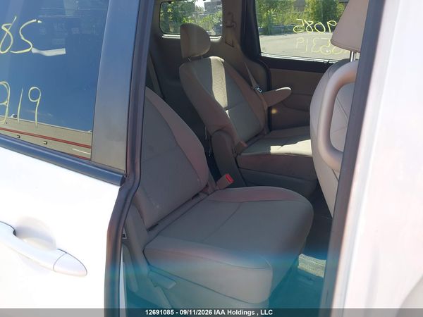 2016 KIA SEDONA LX/LX+ — I8