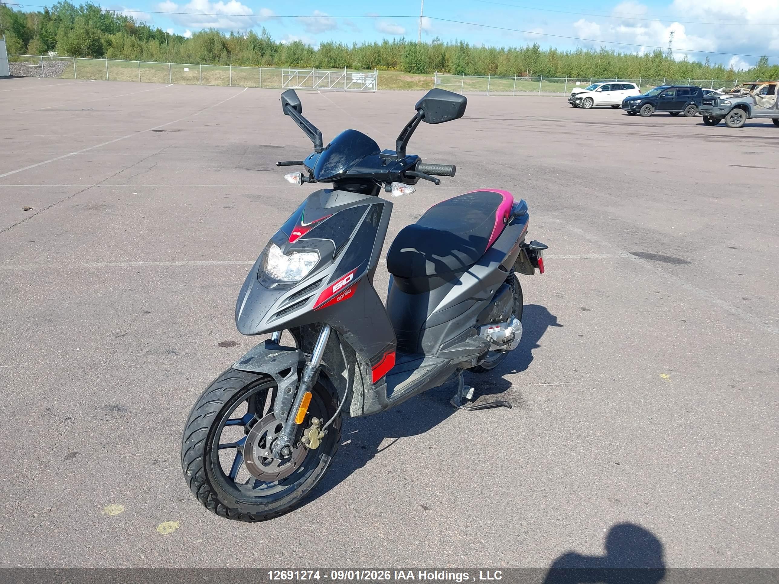 2025 APRILIA SR MOTARD 50 — I2