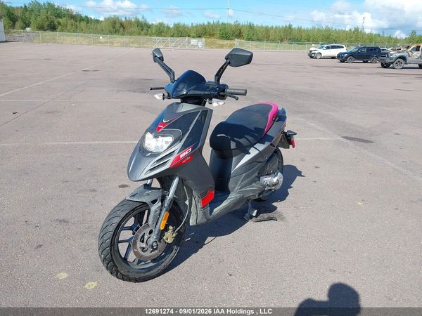 2025 APRILIA SR MOTARD — I2