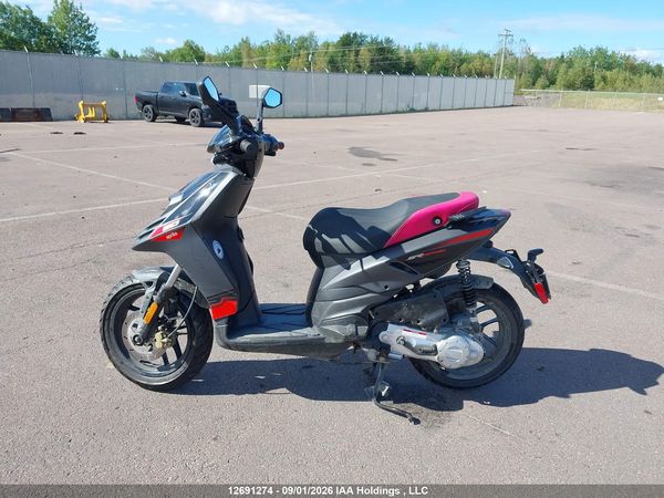 2025 APRILIA SR MOTARD 50 — I15