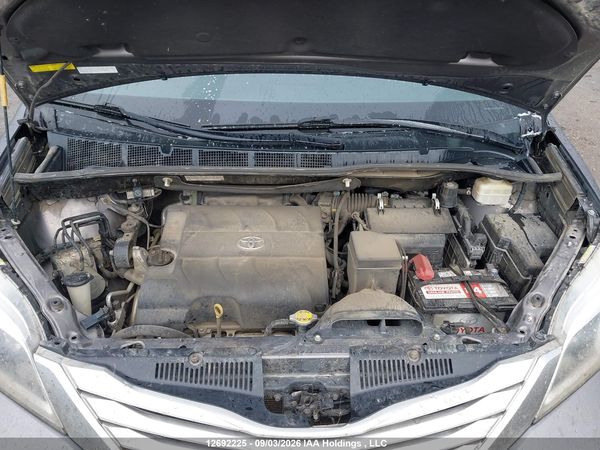 2015 TOYOTA SIENNA XLE/LIMITED