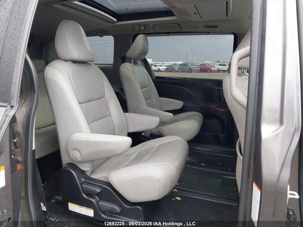 2015 TOYOTA SIENNA XLE/LIMITED