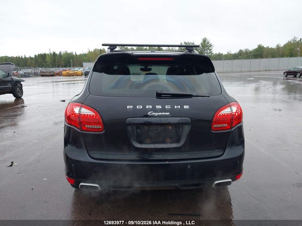 2014 PORSCHE CAYENNE PLATINUM EDITION