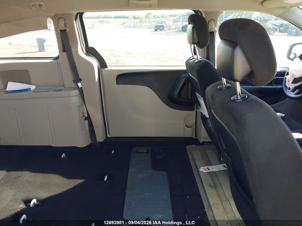 2015 DODGE GRAND CARAVAN SE/SXT — I8