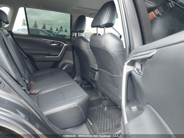 2024 TOYOTA RAV4 XLE — I8