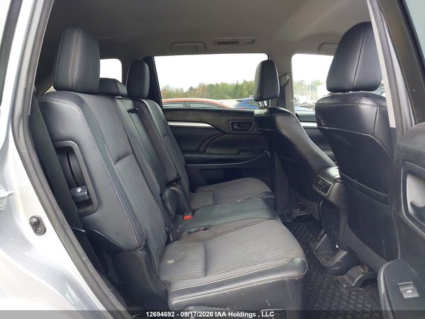 2016 TOYOTA HIGHLANDER LE — I8