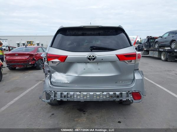 2016 TOYOTA HIGHLANDER LE — I17