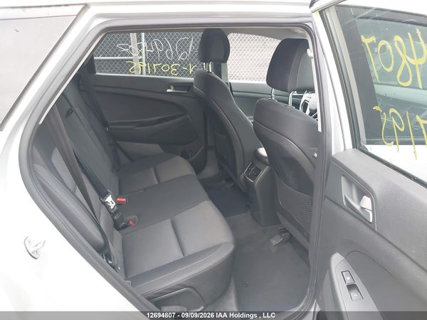 2017 HYUNDAI TUCSON PREMIUM — I8