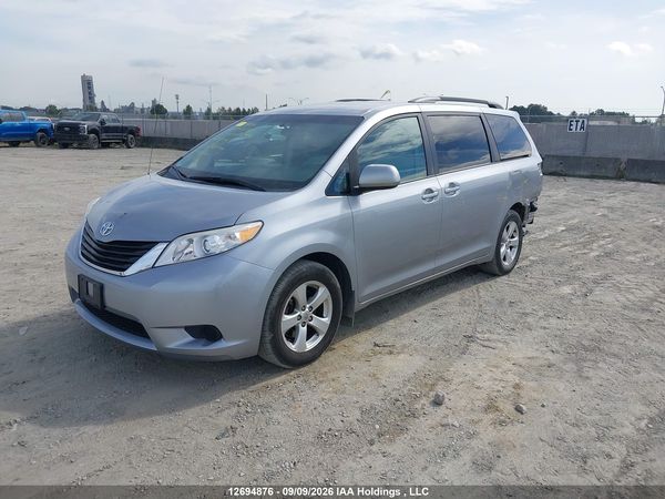 2012 TOYOTA SIENNA — I2