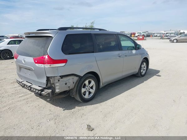 2012 TOYOTA SIENNA LE — I4