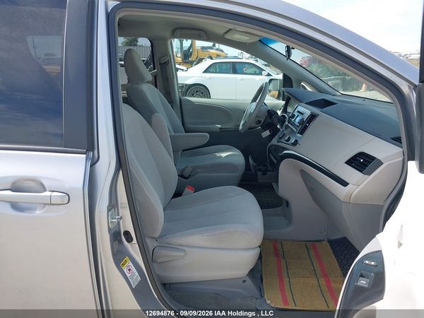 2012 TOYOTA SIENNA LE — I5