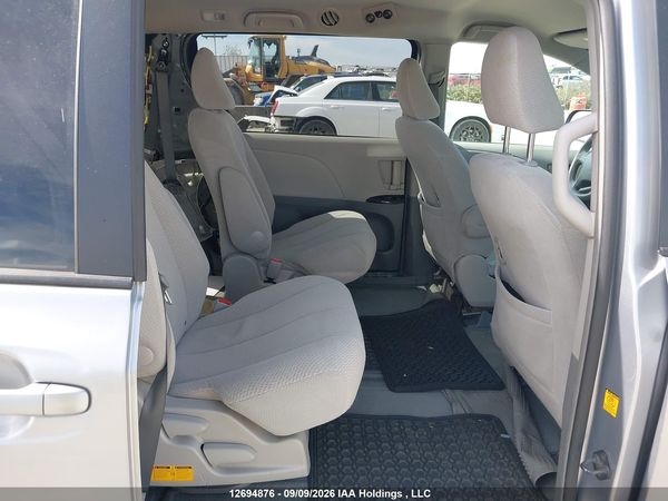 2012 TOYOTA SIENNA LE — I8