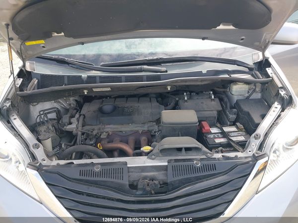 2012 TOYOTA SIENNA LE — I10