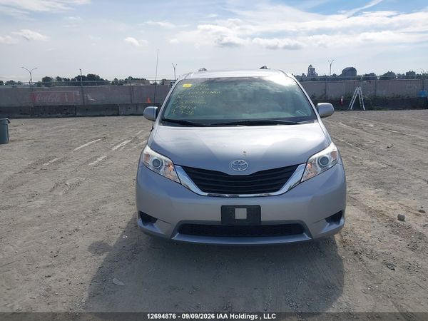 2012 TOYOTA SIENNA LE — I13