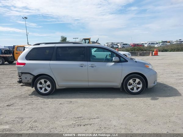 2012 TOYOTA SIENNA LE — I14