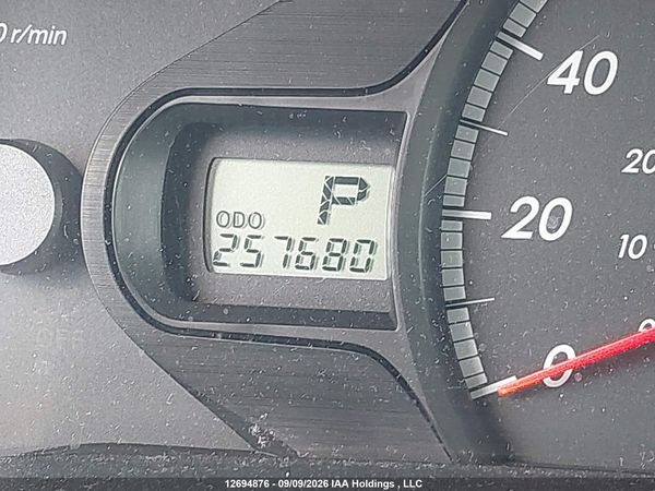 2012 TOYOTA SIENNA LE — I16