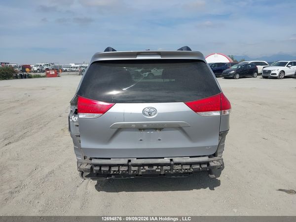 2012 TOYOTA SIENNA LE — I17