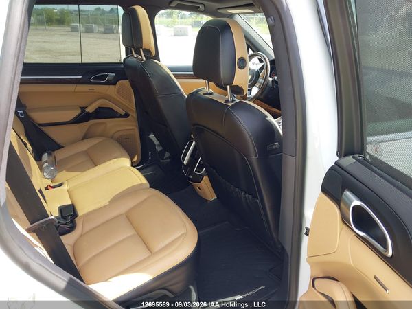 2017 PORSCHE CAYENNE S — I8