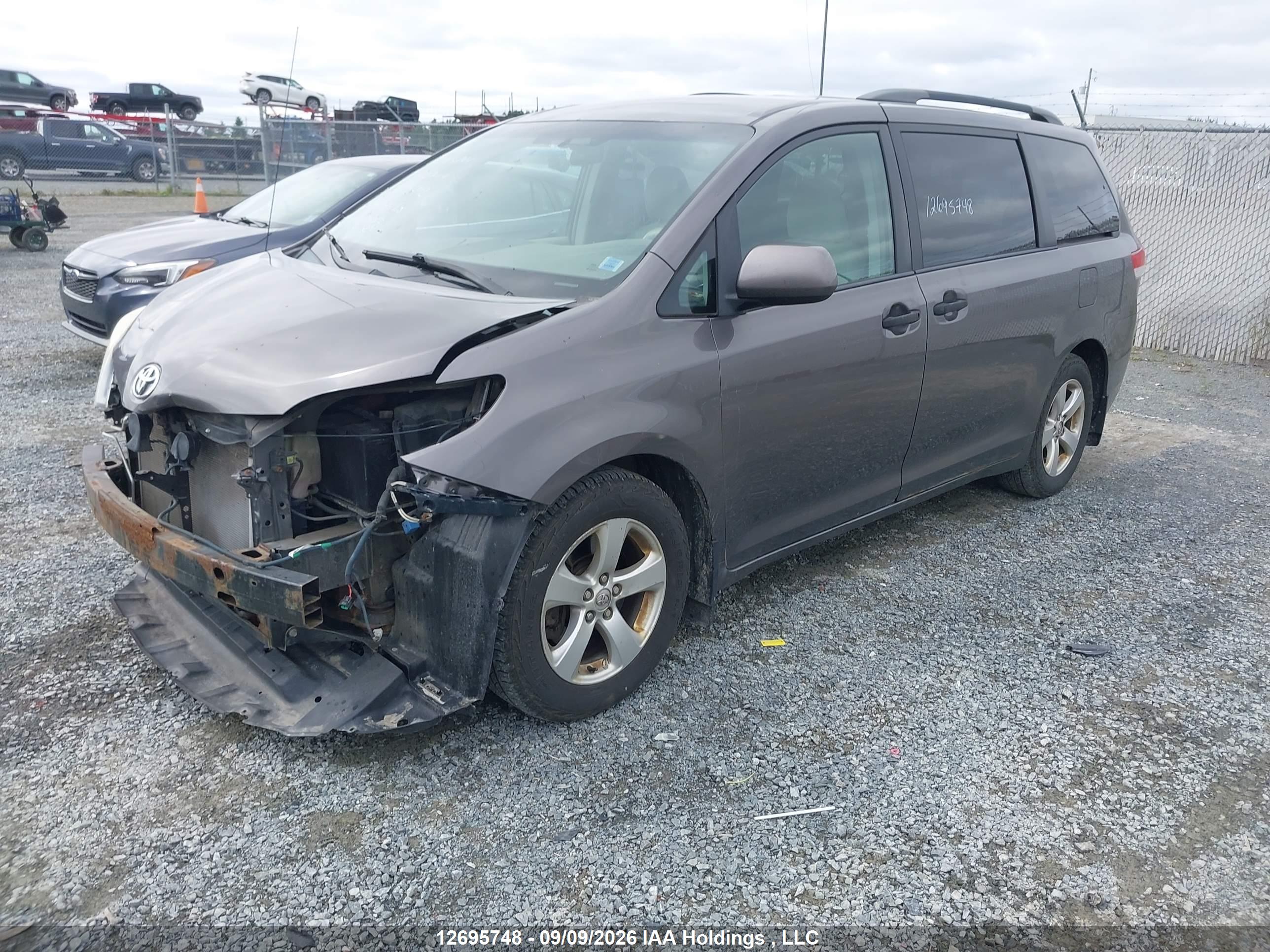 2014 TOYOTA SIENNA 7 PASSENGER — I2