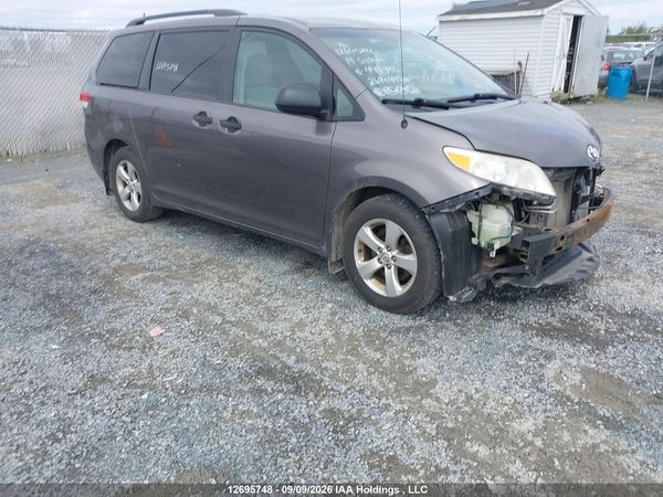 2014 TOYOTA SIENNA 7 PASSENGER — I1