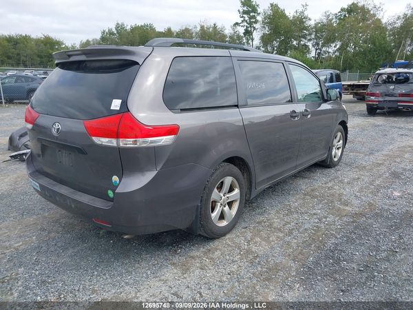 2014 TOYOTA SIENNA — I4