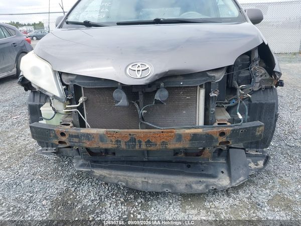 2014 TOYOTA SIENNA 7 PASSENGER — I6