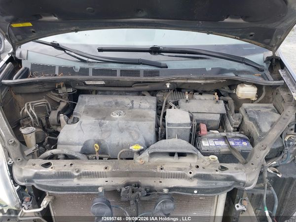 2014 TOYOTA SIENNA 7 PASSENGER — I10