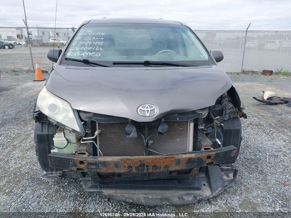 2014 TOYOTA SIENNA 7 PASSENGER — I13