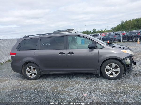2014 TOYOTA SIENNA 7 PASSENGER — I14