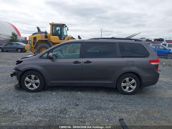 2014 TOYOTA SIENNA 7 PASSENGER — I15