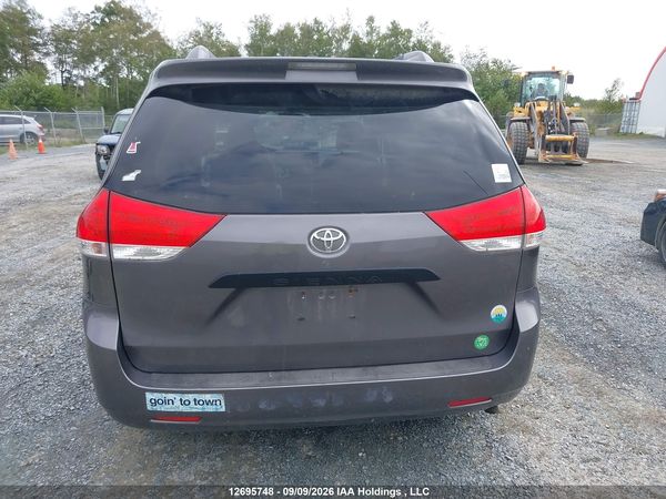 2014 TOYOTA SIENNA 7 PASSENGER — I17