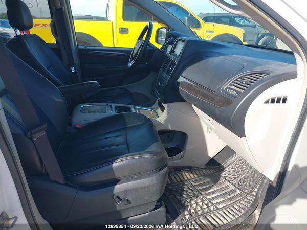 2017 DODGE GRAND CARAVAN CREW — I5