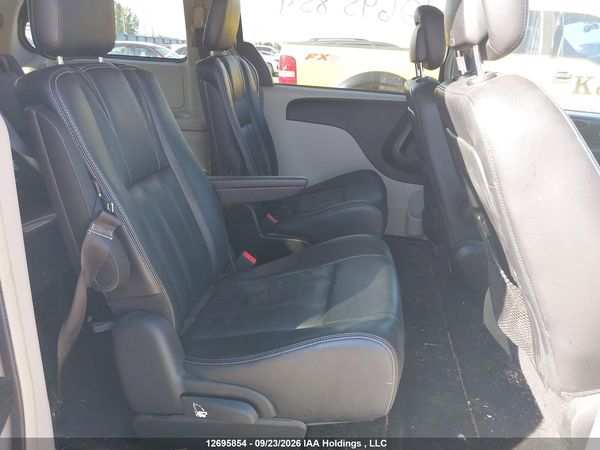 2017 DODGE GRAND CARAVAN CREW — I8