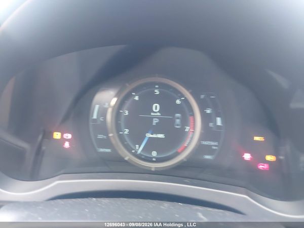 2016 LEXUS IS 350 — I7