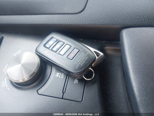 2016 LEXUS IS 350 — I11