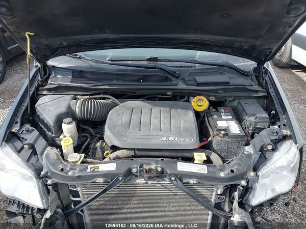 2016 DODGE GRAND CARAVAN CREW — I10