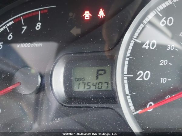 2014 TOYOTA SIENNA LE 8 PASSENGER