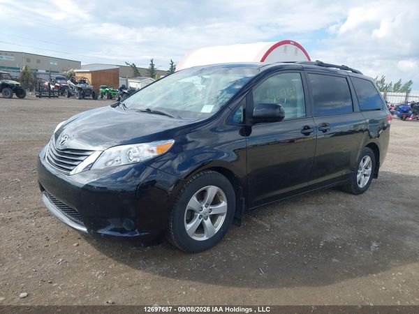 2014 TOYOTA SIENNA LE 8 PASSENGER