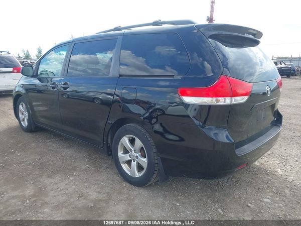 2014 TOYOTA SIENNA LE 8 PASSENGER