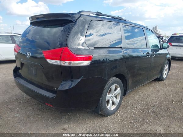 2014 TOYOTA SIENNA LE 8 PASSENGER
