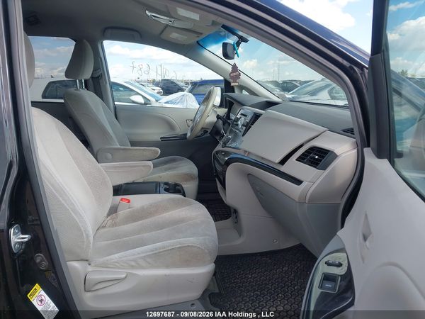 2014 TOYOTA SIENNA LE 8 PASSENGER