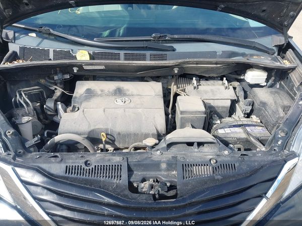 2014 TOYOTA SIENNA LE 8 PASSENGER