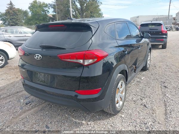 2016 HYUNDAI TUCSON SE — I4
